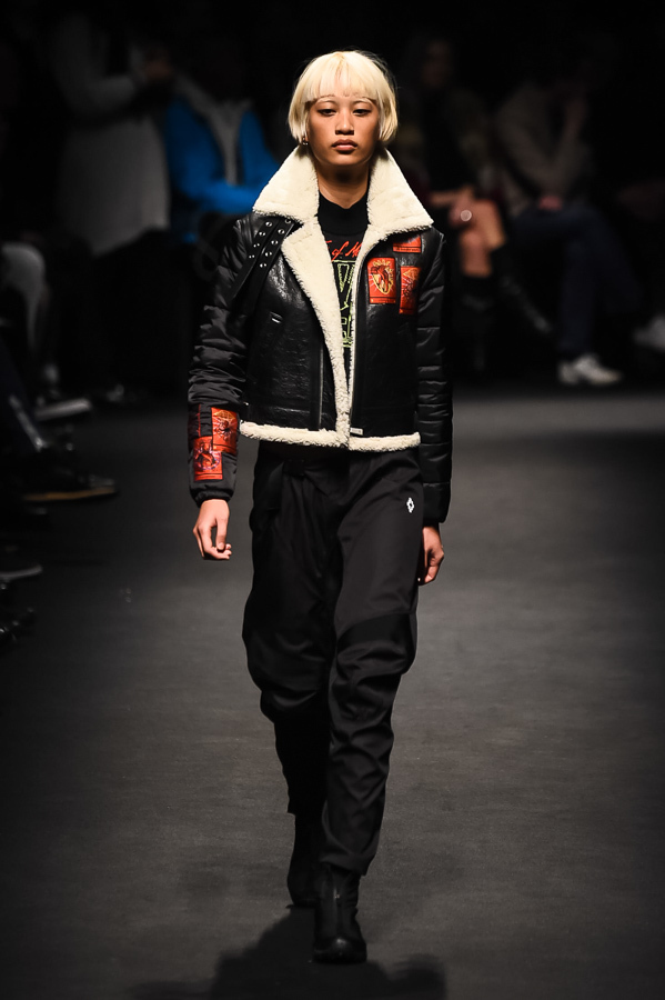 マルセロ・ブロン カウンティ・オブ・ミラン(MARCELO BURLON COUNTY OF MILAN) 2018-19年秋冬ウィメンズ&メンズコレクション  - 写真48