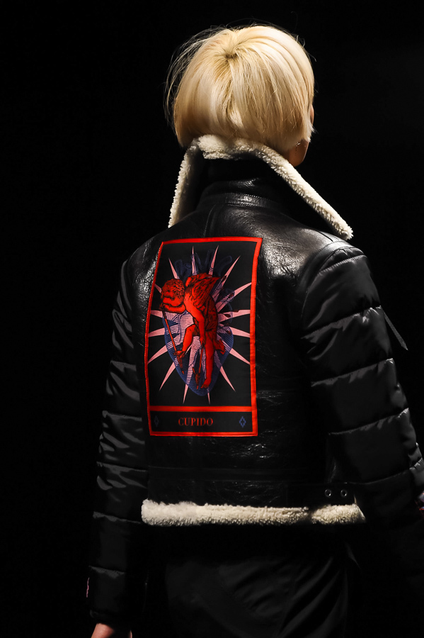 マルセロ・ブロン カウンティ・オブ・ミラン(MARCELO BURLON COUNTY OF MILAN) 2018-19年秋冬ウィメンズ&メンズコレクション  - 写真49