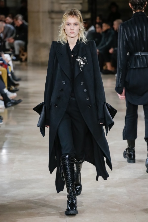 アン ドゥムルメステール(ANN DEMEULEMEESTER) 2018-19年秋冬メンズコレクション  - 写真42