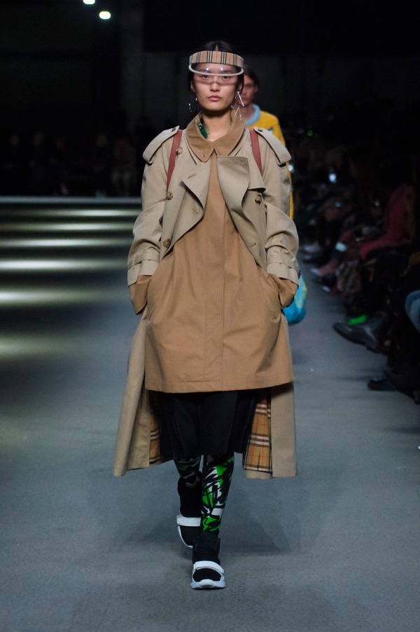 バーバリー(BURBERRY) 2018-19年秋冬ウィメンズ&メンズコレクション  - 写真31