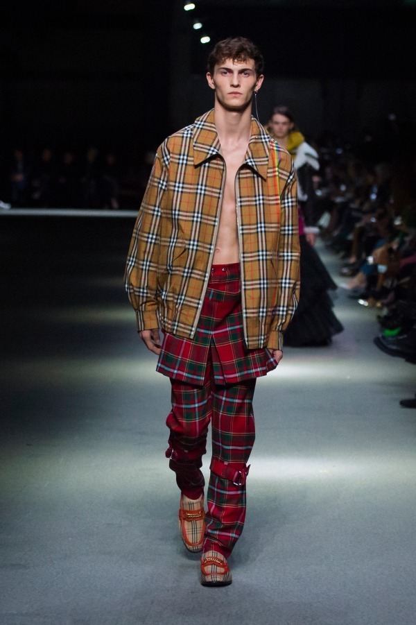 バーバリー(BURBERRY) 2018-19年秋冬ウィメンズ&メンズコレクション  - 写真16