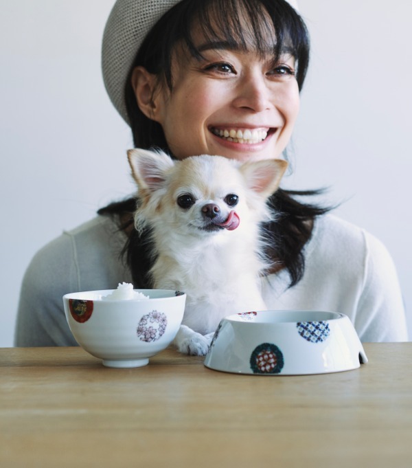 愛犬とお揃いの茶碗セット"ペア飯ワン"が伊勢丹新宿店から、ペットを描き起こすSNSスタンプも｜写真2