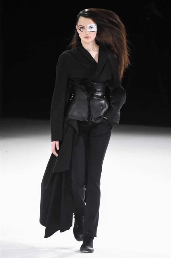 ヨウジヤマモト(Yohji Yamamoto) 2018-19年秋冬ウィメンズコレクション  - 写真51