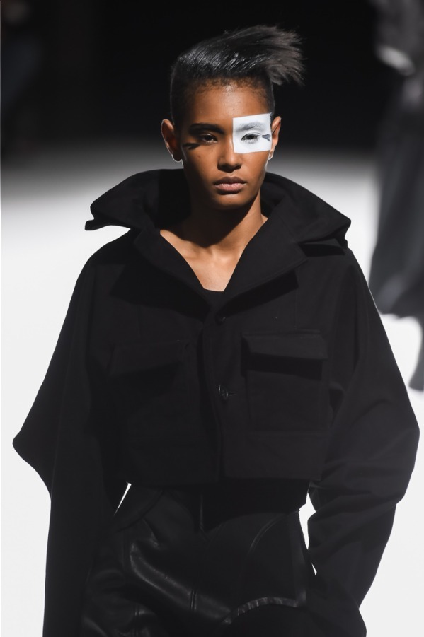 ヨウジヤマモト(Yohji Yamamoto) 2018-19年秋冬ウィメンズコレクション  - 写真49