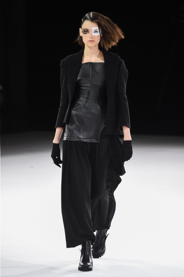 ヨウジヤマモト(Yohji Yamamoto) 2018-19年秋冬ウィメンズコレクション  - 写真39