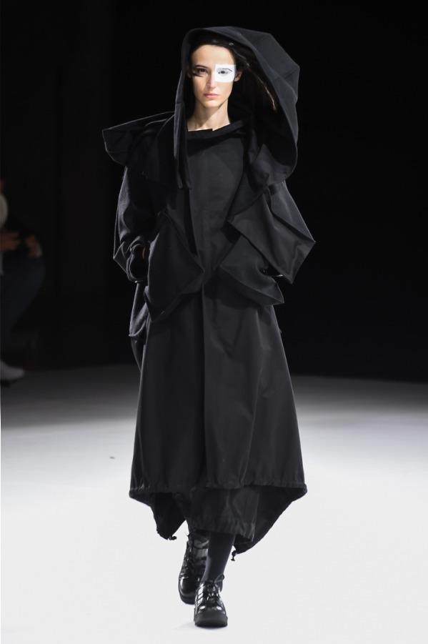 ヨウジヤマモト(Yohji Yamamoto) 2018-19年秋冬ウィメンズコレクション  - 写真10