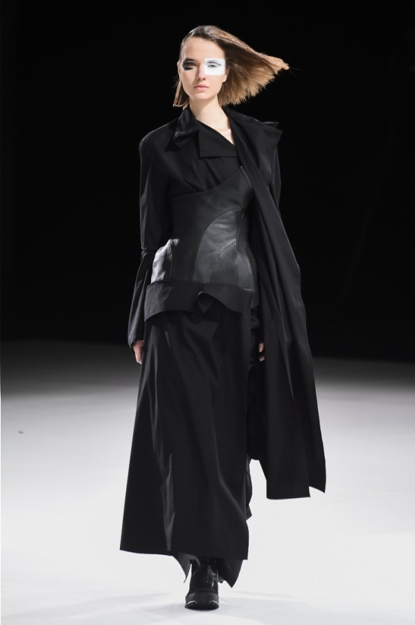 ヨウジヤマモト(Yohji Yamamoto) 2018-19年秋冬ウィメンズコレクション  - 写真53