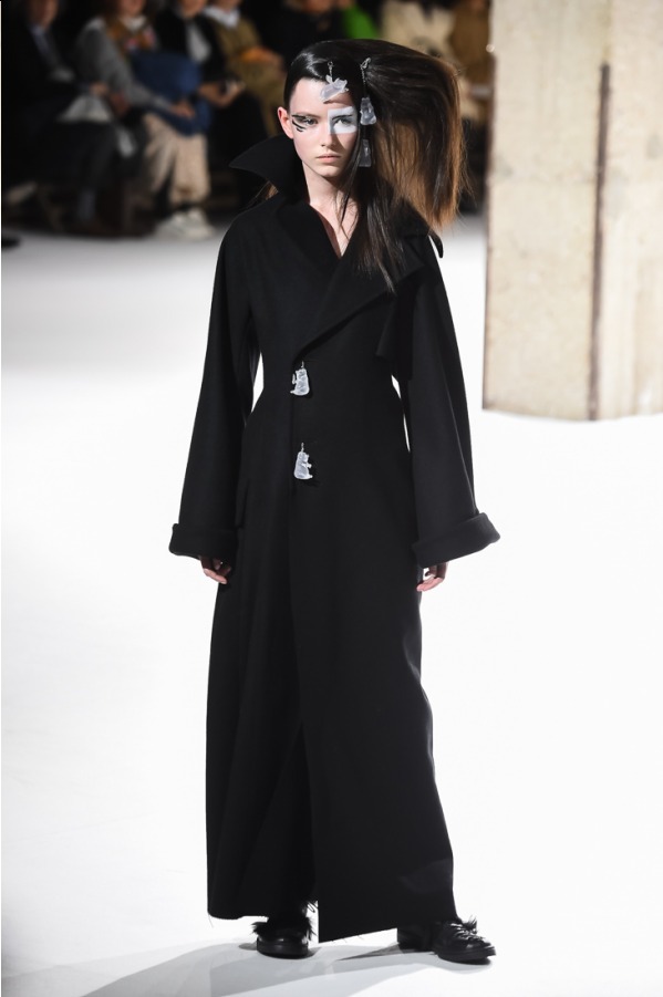 ヨウジヤマモト(Yohji Yamamoto) 2018-19年秋冬ウィメンズコレクション  - 写真31