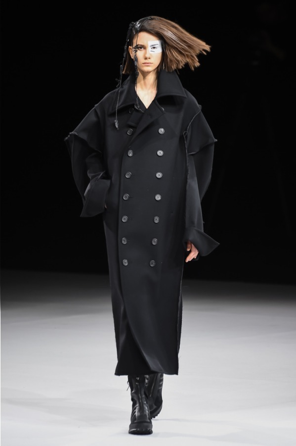 ヨウジヤマモト(Yohji Yamamoto) 2018-19年秋冬ウィメンズコレクション  - 写真29