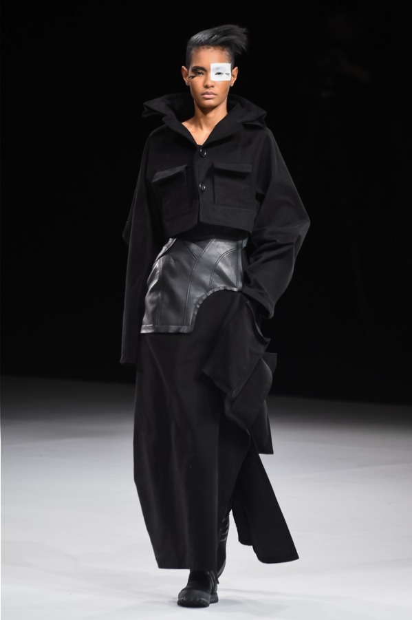 ヨウジヤマモト(Yohji Yamamoto) 2018-19年秋冬ウィメンズコレクション  - 写真48