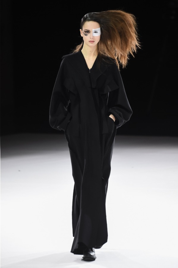 ヨウジヤマモト(Yohji Yamamoto) 2018-19年秋冬ウィメンズコレクション  - 写真35