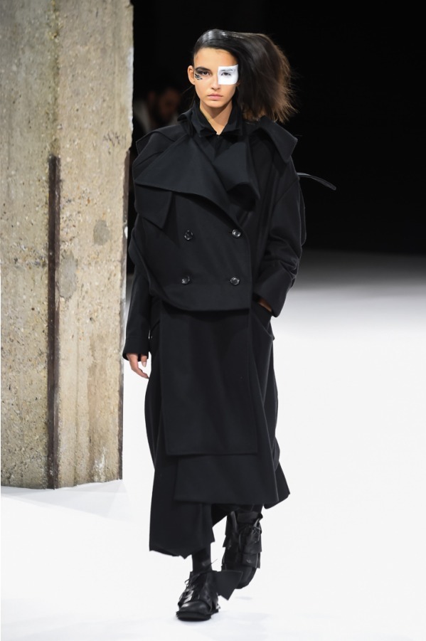 ヨウジヤマモト(Yohji Yamamoto) 2018-19年秋冬ウィメンズコレクション  - 写真12