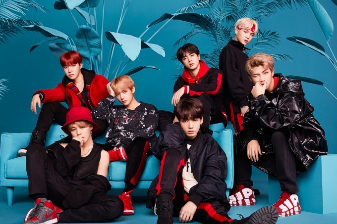 BTS(防弾少年団)新アルバム『FACE YOURSELF』発売、全国のタワレコでは写真展開催も｜写真1