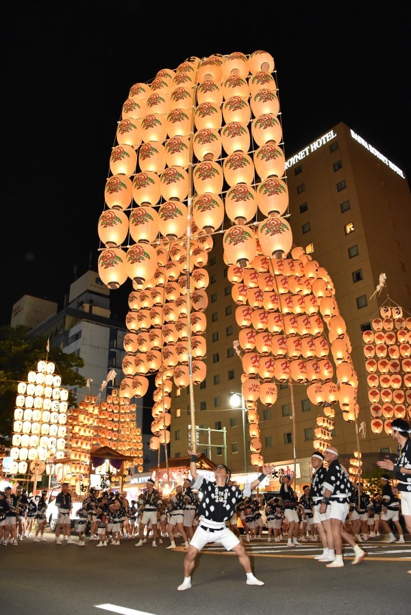 竿燈まつり＜秋田県＞