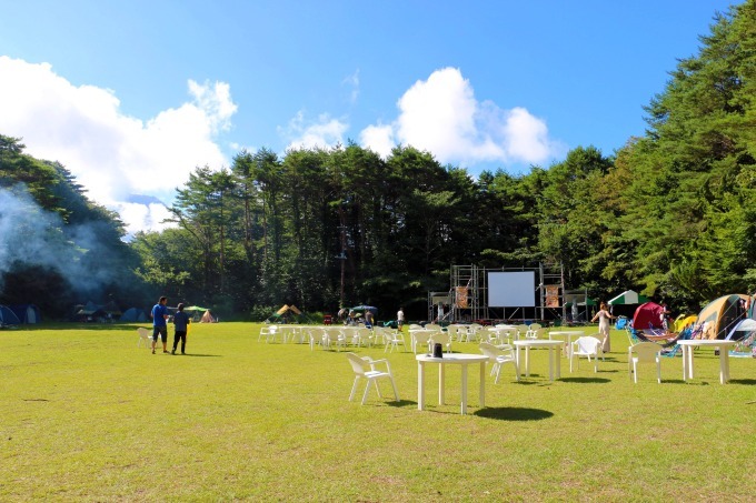 富士山の麓で「湖畔の映画祭」月光の下テントの中から映画鑑賞、日中はキャンプで大自然を満喫｜写真11