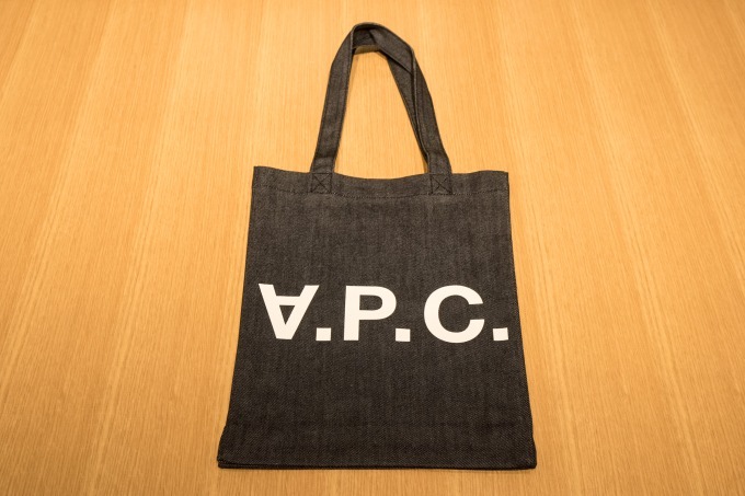 A.P.C.“バケツ型＆半月型”限定バッグ＆ウォレット、新宿髙島屋アクセサリーイベントで発売｜写真21