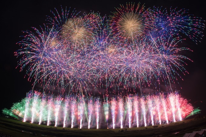 日本を代表する花火師が集結「東京花火大祭」お台場で12,000発打ち上げ、史上初のコラボ花火も｜写真1