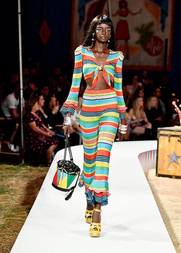 モスキーノ(MOSCHINO) 2019年リゾートウィメンズコレクション  - 写真10