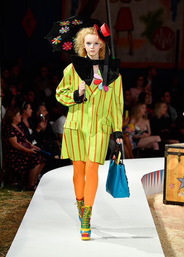 モスキーノ(MOSCHINO) 2019年リゾートウィメンズコレクション  - 写真22