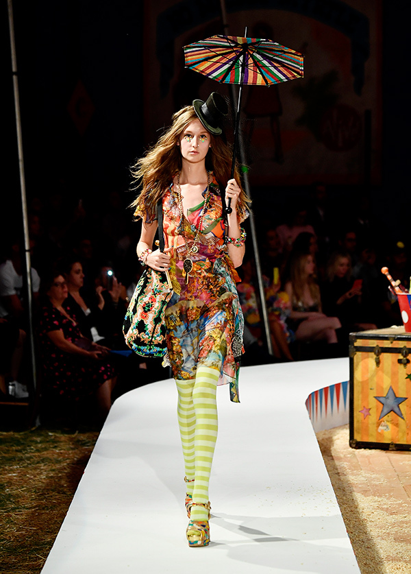 モスキーノ(MOSCHINO) 2019年リゾートウィメンズコレクション  - 写真44