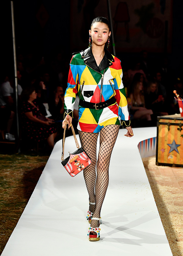 モスキーノ(MOSCHINO) 2019年リゾートウィメンズコレクション  - 写真46