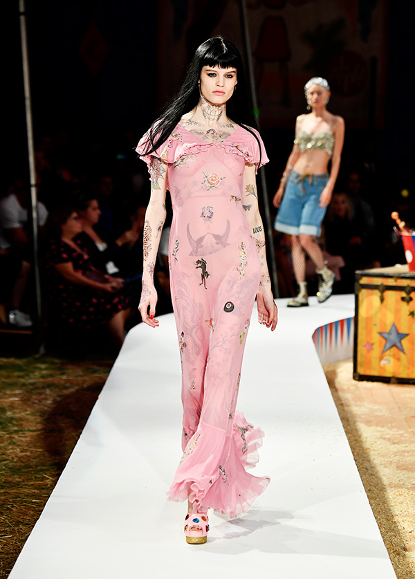 モスキーノ(MOSCHINO) 2019年リゾートウィメンズコレクション  - 写真48