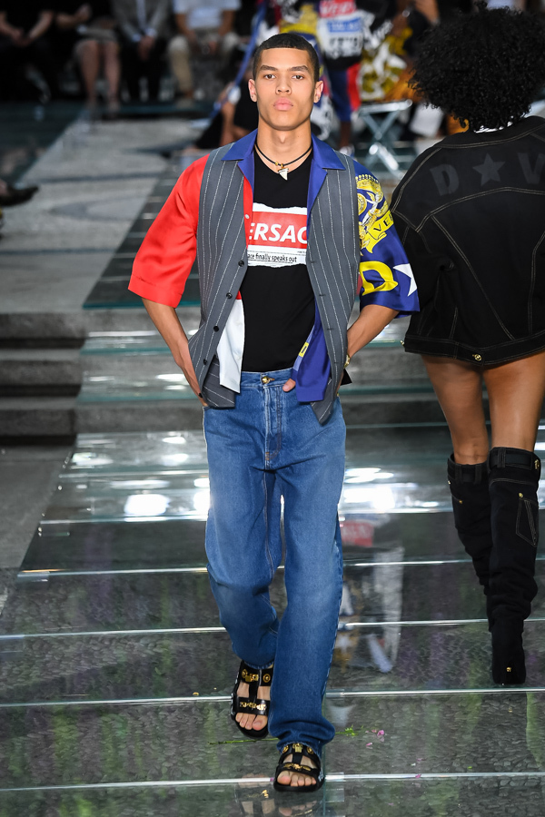 ヴェルサーチェ(VERSACE) 2019年春夏ウィメンズ&メンズコレクション  - 写真11