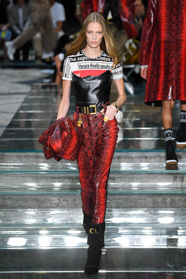 ヴェルサーチェ(VERSACE) 2019年春夏ウィメンズ&メンズコレクション  - 写真18