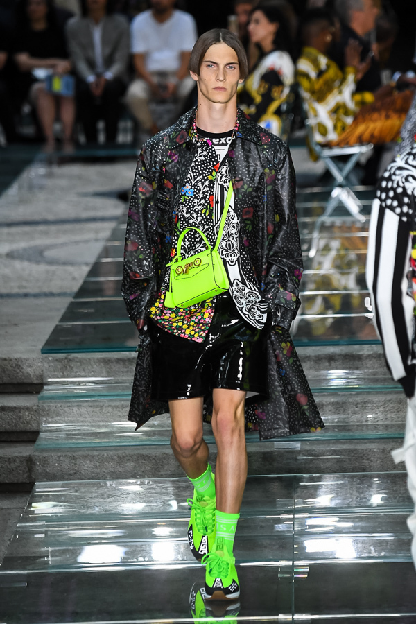 ヴェルサーチェ(VERSACE) 2019年春夏ウィメンズ&メンズコレクション  - 写真32