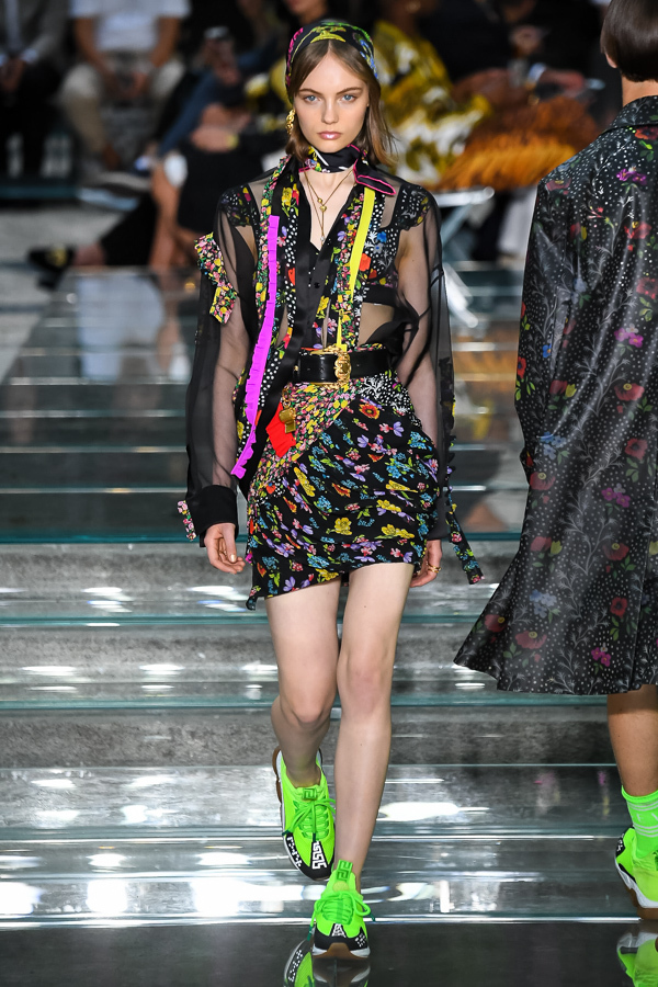 ヴェルサーチェ(VERSACE) 2019年春夏ウィメンズ&メンズコレクション  - 写真33