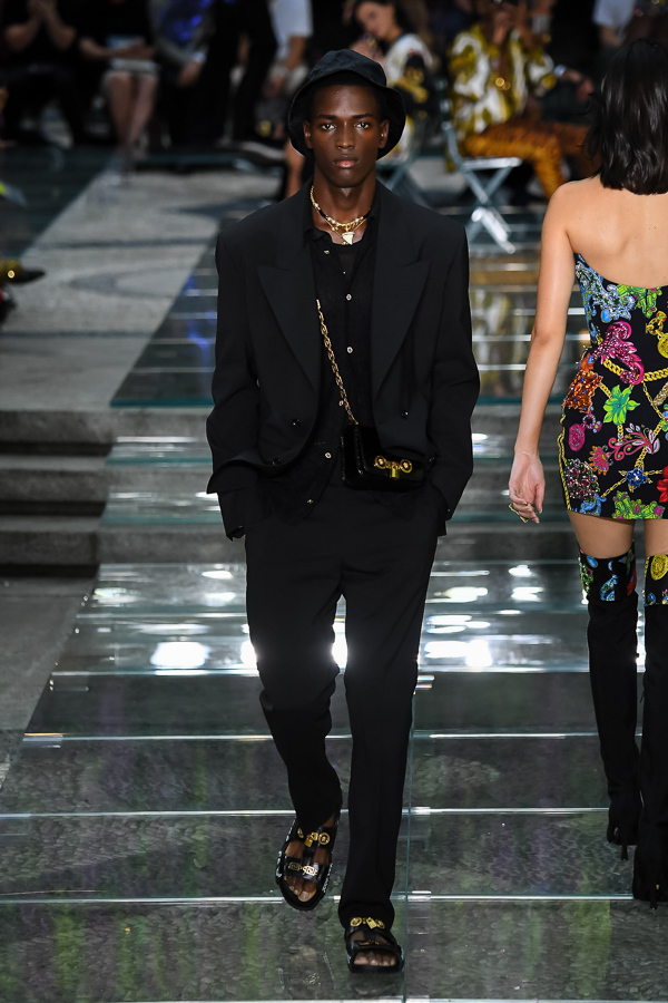 ヴェルサーチェ(VERSACE) 2019年春夏ウィメンズ&メンズコレクション  - 写真61