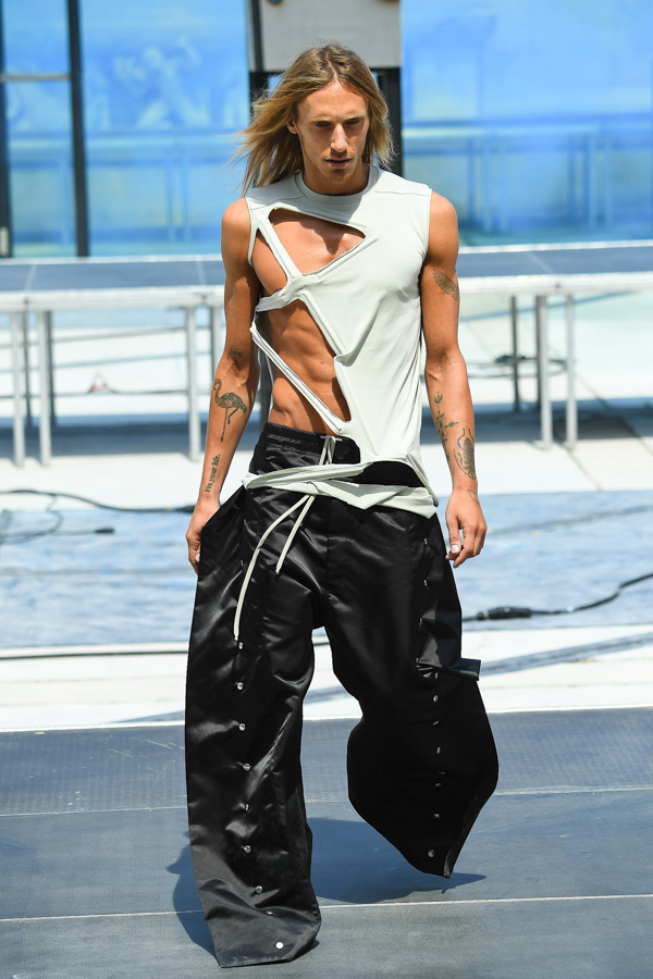 リック・オウエンス(Rick Owens) 2019年春夏メンズコレクション  - 写真2