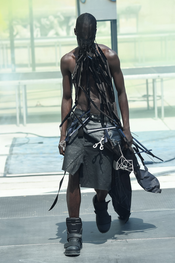 リック・オウエンス(Rick Owens) 2019年春夏メンズコレクション  - 写真21