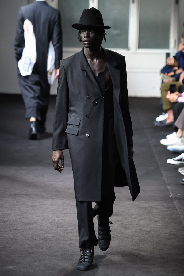 ヨウジヤマモト(Yohji Yamamoto) 2019年春夏メンズコレクション  - 写真10