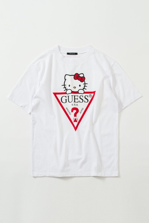 GUESS×ハローキティのコラボアイテム、ロゴとグラフィックをプリントしたTシャツなど｜写真1