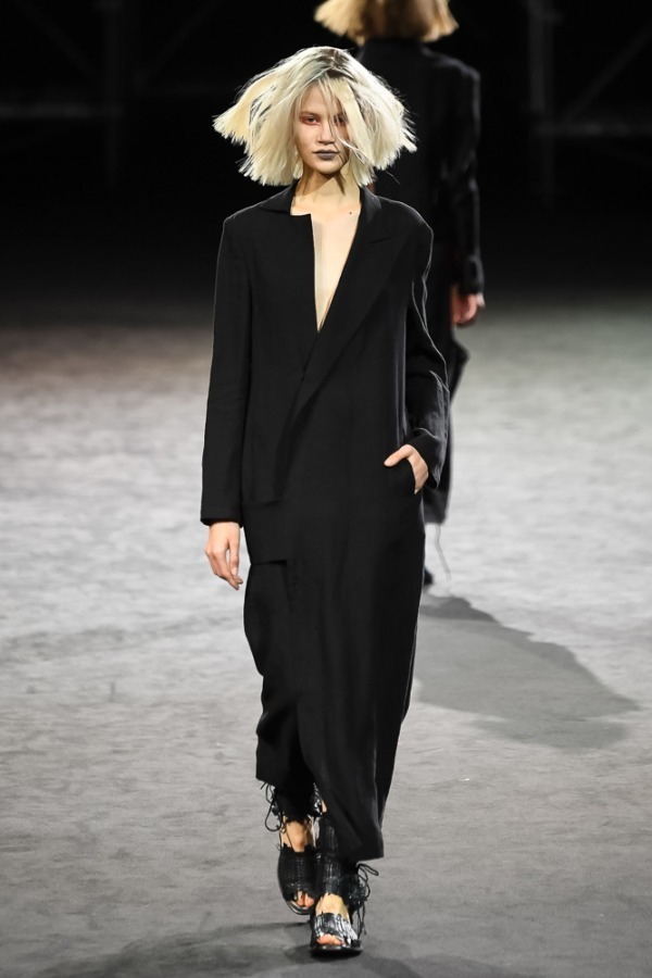 ヨウジヤマモト(Yohji Yamamoto) 2019年春夏ウィメンズコレクション  - 写真59