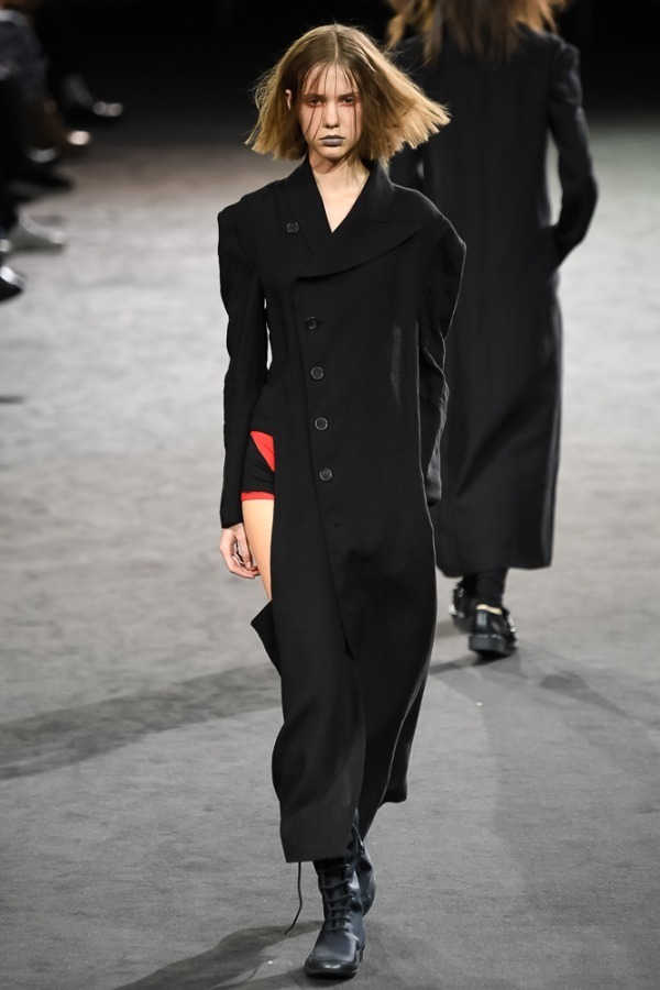 ヨウジヤマモト(Yohji Yamamoto) 2019年春夏ウィメンズコレクション  - 写真57