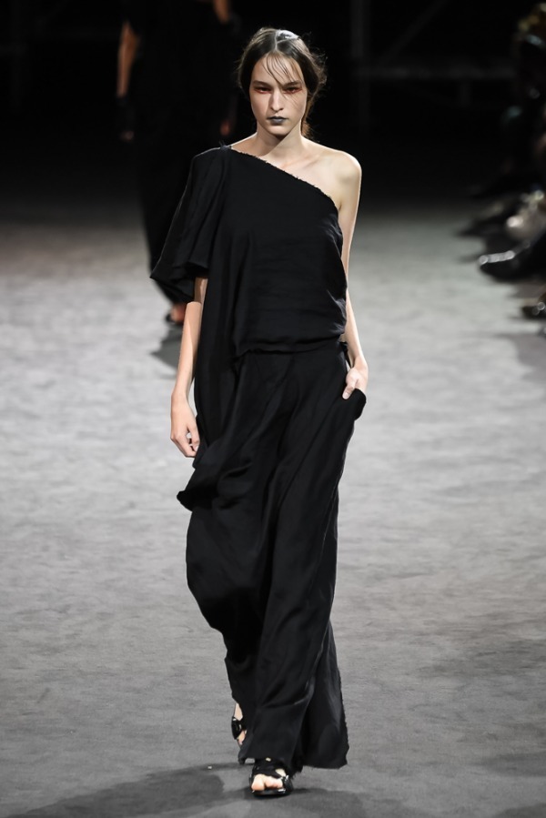 ヨウジヤマモト(Yohji Yamamoto) 2019年春夏ウィメンズコレクション  - 写真22