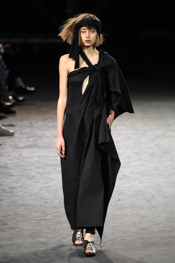 ヨウジヤマモト(Yohji Yamamoto) 2019年春夏ウィメンズコレクション  - 写真42