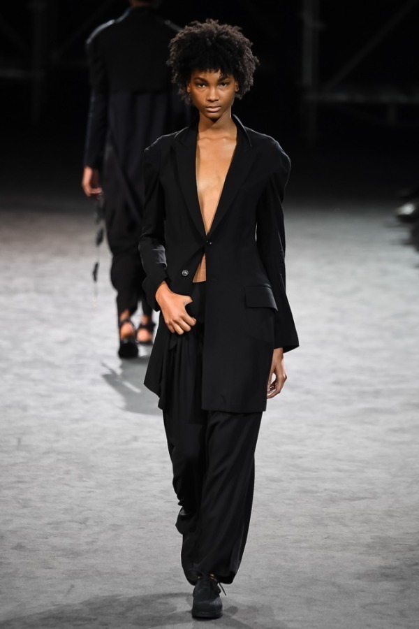 ヨウジヤマモト(Yohji Yamamoto) 2019年春夏ウィメンズコレクション  - 写真9