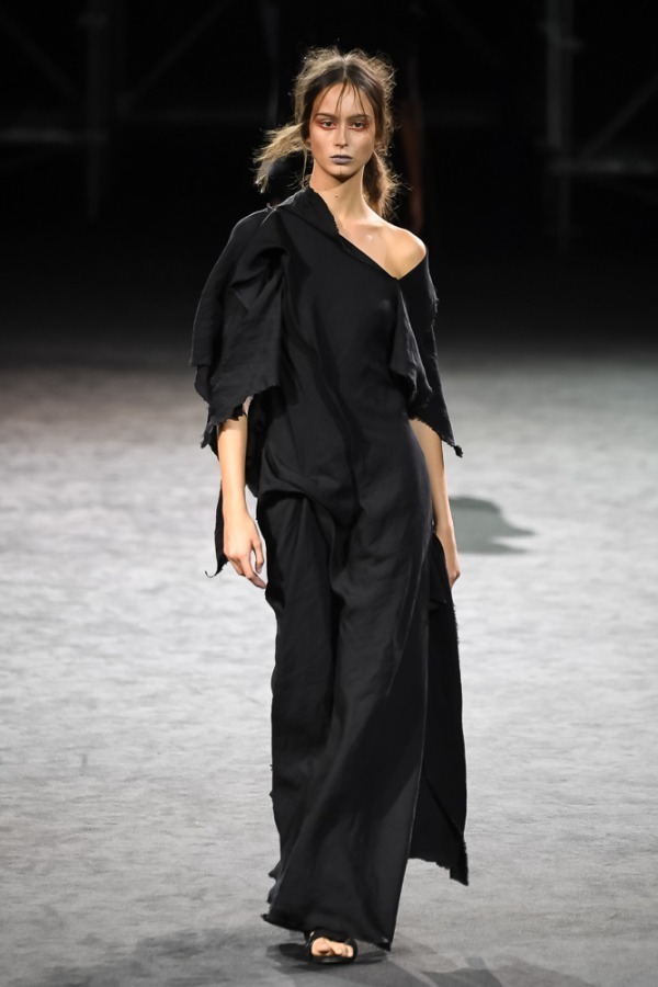 ヨウジヤマモト(Yohji Yamamoto) 2019年春夏ウィメンズコレクション  - 写真15