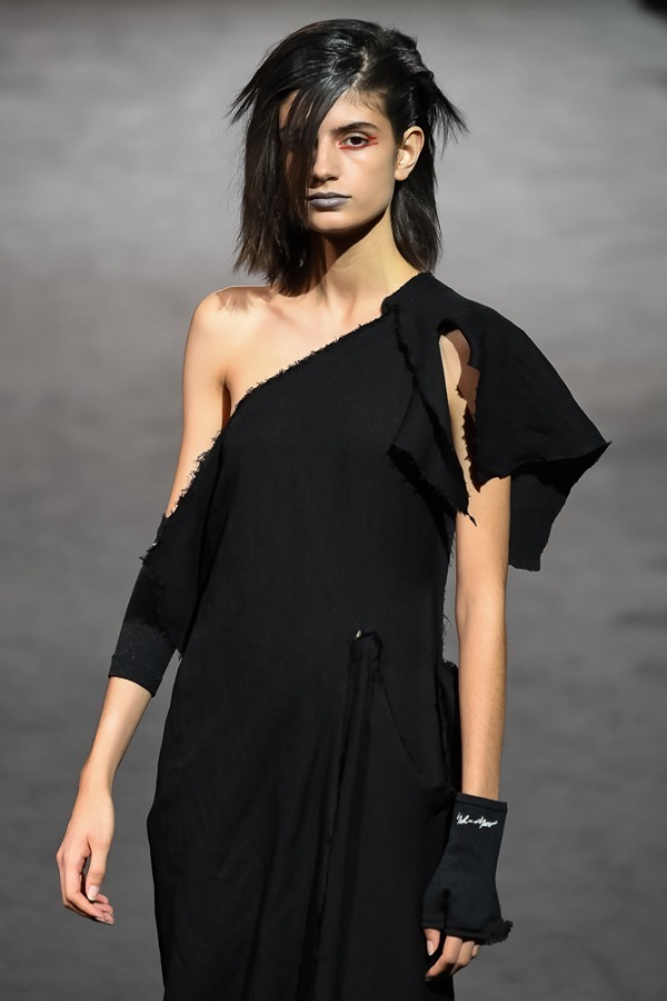 ヨウジヤマモト(Yohji Yamamoto) 2019年春夏ウィメンズコレクション  - 写真20