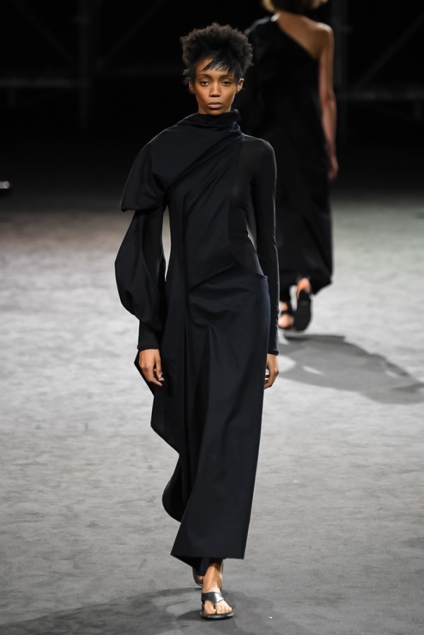 ヨウジヤマモト(Yohji Yamamoto) 2019年春夏ウィメンズコレクション  - 写真44