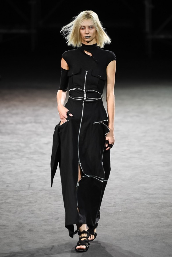 ヨウジヤマモト(Yohji Yamamoto) 2019年春夏ウィメンズコレクション  - 写真23