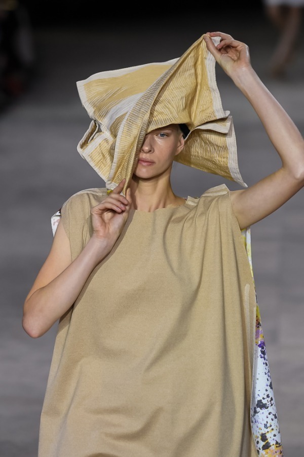 イッセイ ミヤケ(ISSEY MIYAKE) 2019年春夏ウィメンズコレクション  - 写真10