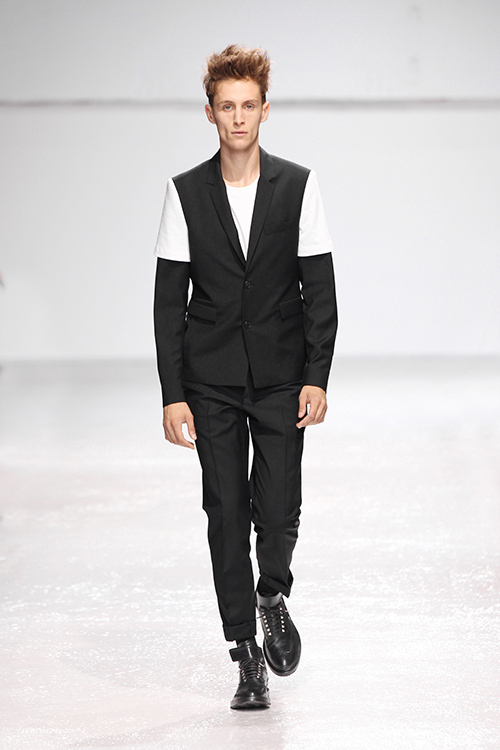 クリスヴァンアッシュ(KRISVANASSCHE) 2013年春夏メンズコレクション  - 写真17