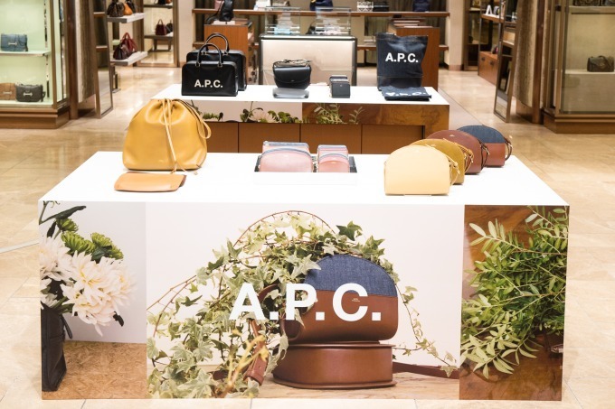 A.P.C.“半月型”ハーフムーンコインケース＆限定色バッグを銀座三越アクセサリーイベントで発売｜写真18