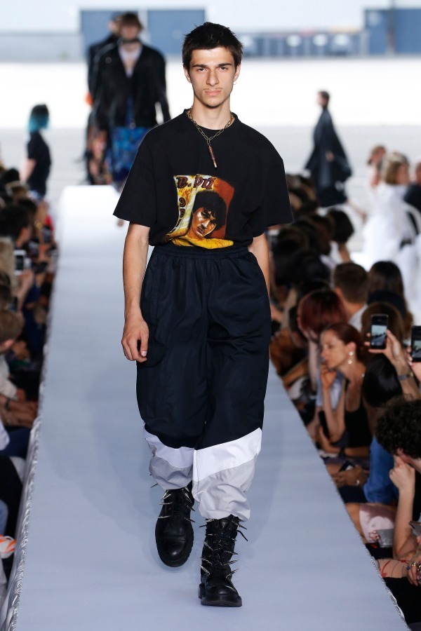 ヴェトモン(VETEMENTS) 2019年春夏メンズコレクション  - 写真15