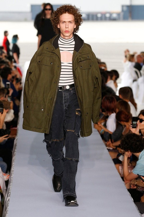 ヴェトモン(VETEMENTS) 2019年春夏メンズコレクション  - 写真32