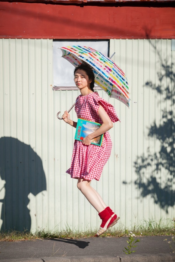 コシラエルの19年春夏新作傘「シークエンス」繊細な花柄＆人形柄の晴雨兼用傘など｜写真28